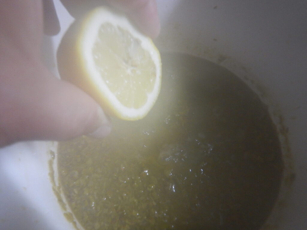 レモン汁をいれます